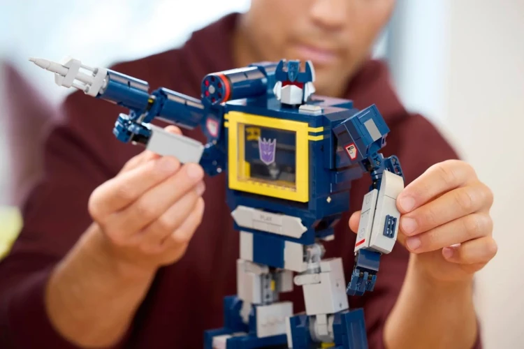 LEGO Icons 10358 - Transformers: Soundwave