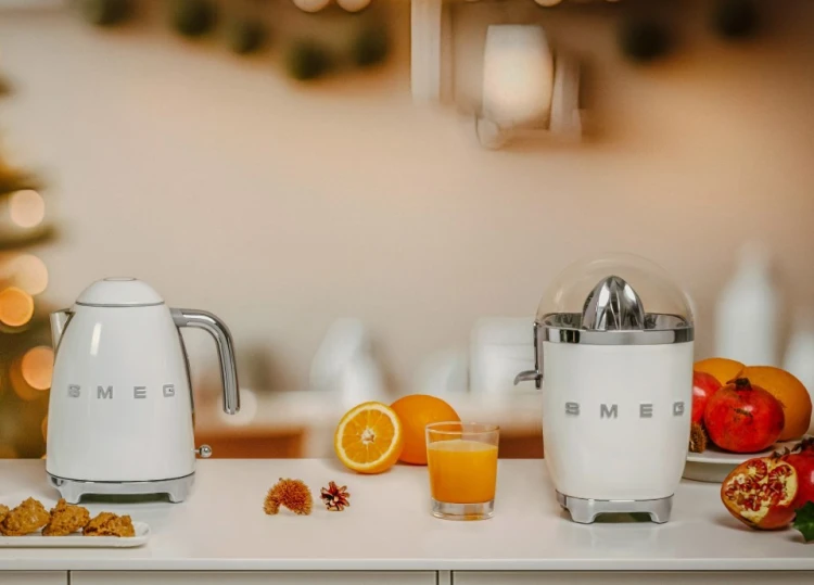 Smeg KLF03CREU czajnik elektryczny 1,7 l 2400 W Kremowy
