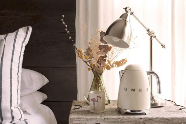 Smeg KLF03CREU czajnik elektryczny 1,7 l 2400 W Kremowy