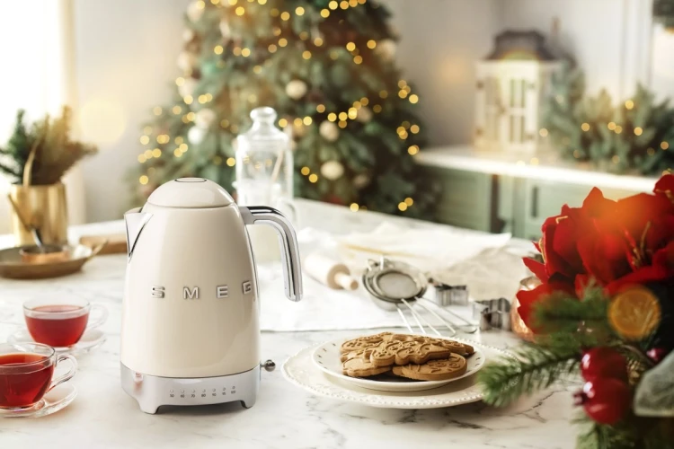 Smeg KLF03CREU czajnik elektryczny 1,7 l 2400 W Kremowy