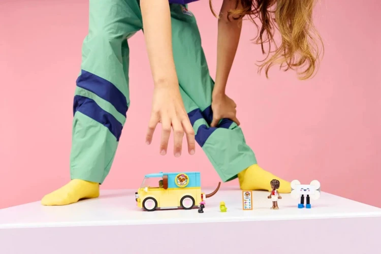 LEGO Friends 42678 - Furgonetka z akcesoriami dla zwierząt