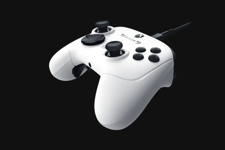 Kontroler do gier na konsolę Xbox Series X/S i komputer PC