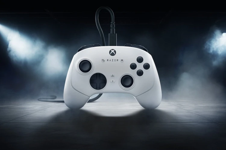 Kontroler do gier na konsolę Xbox Series X/S i komputer PC