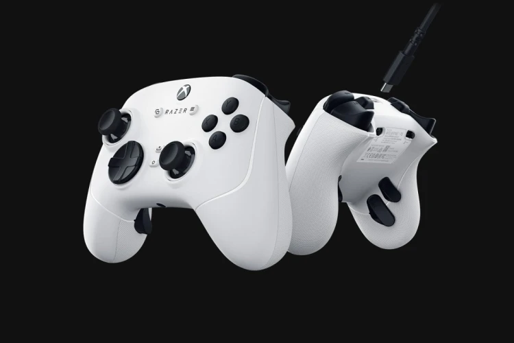 Kontroler do gier na konsolę Xbox Series X/S i komputer PC