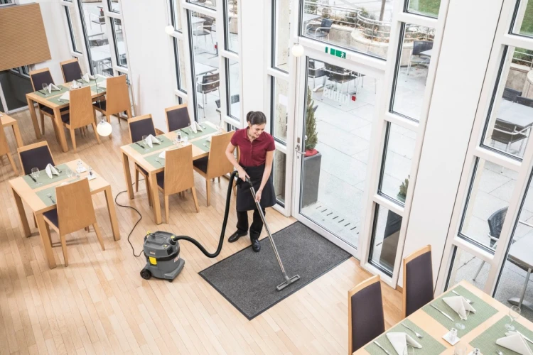 Odkurzacz profesjonalny KARCHER NT 22/1 Ap Te Adv L z gniazdem - 1.378-621.0