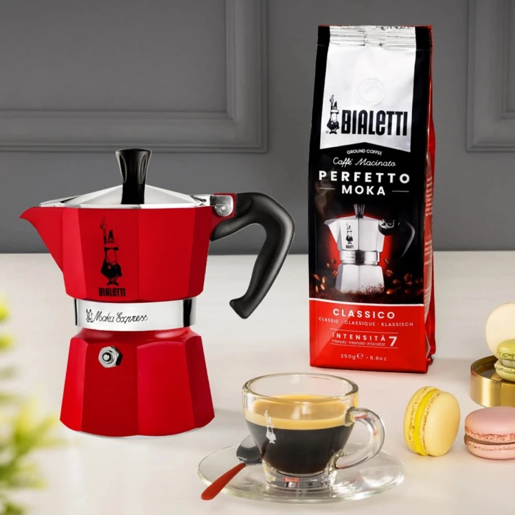 Kawiarka na 3 filiżanki Moka Express 5466 BIALETTI czerwona