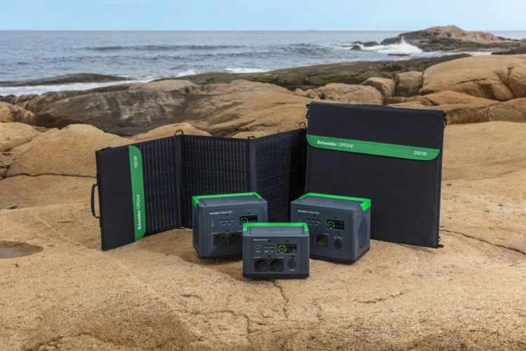 Przenośna elektrownia APC OffGrid 730, 738 Wh litowo-jonowa, LCD, 2 gniazda CEE 7/3 Schuko, Sinewave, 3 USB-A, 2 USB-C, Ładowarka bezprzewodowa