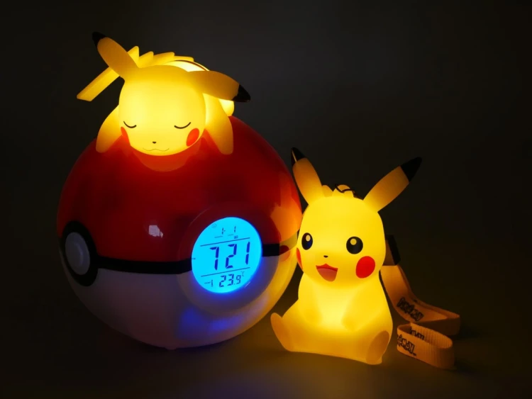 TF POKEMON LIGHT-UP ALARM CLOCK & PIKACHU 9CM