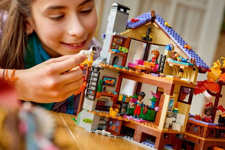 LEGO FRIENDS 42705 Jesienna leśna chatka