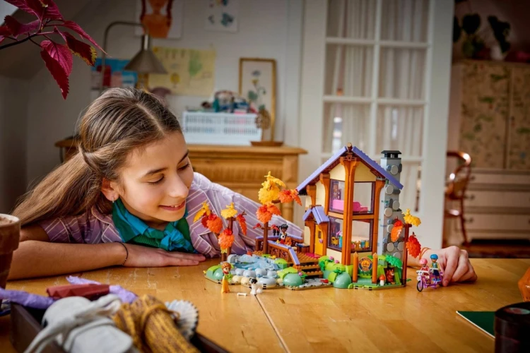 LEGO FRIENDS 42705 Jesienna leśna chatka