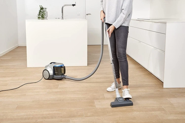 Odkurzacz bezworkowy Black+Decker BXVML700E 700W | 2l | końcówka 2w1 | 395 x 265 x 265 mm