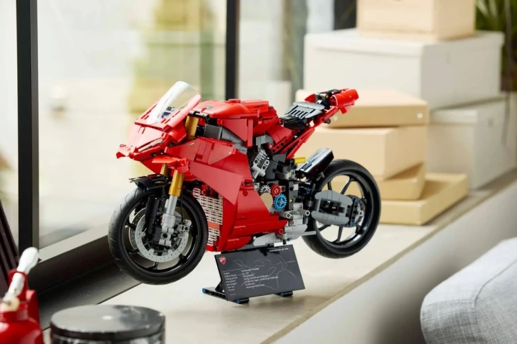 LEGO Technic 42202 - Motocykl Ducati Panigale V4 S