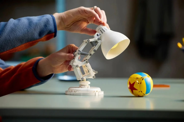 LEGO Ideas 21357 - Disney Pixar Luxo Jr.