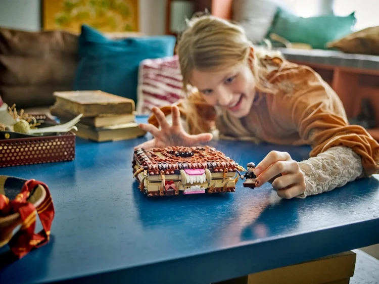 LEGO Harry Potter 76449 - Potworna księga potworów z zębami