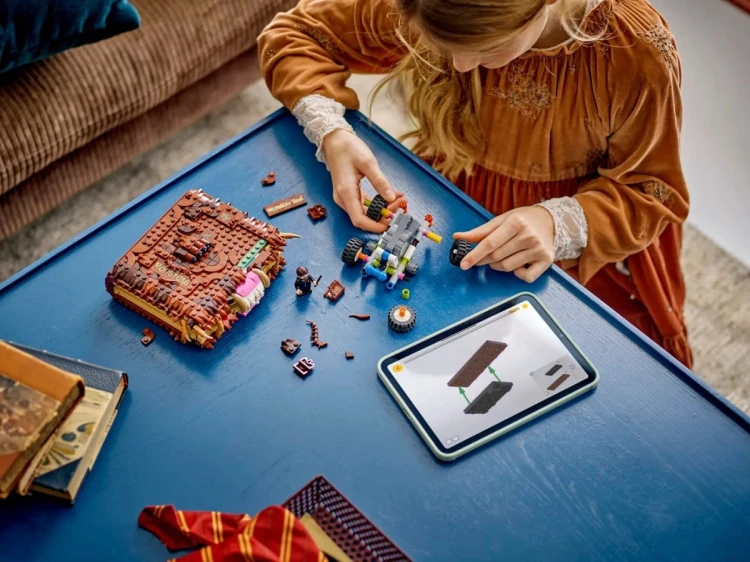 LEGO Harry Potter 76449 - Potworna księga potworów z zębami