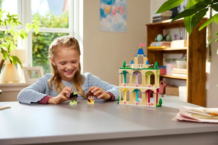 LEGO Disney 43291 - Mała Bella i Tiana z zamkiem
