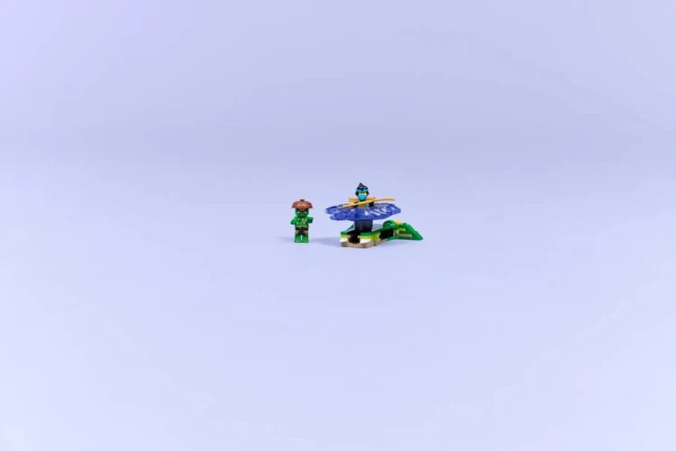 LEGO Ninjago 71849 - Nya kontra zmutowany potwór na spinnerze