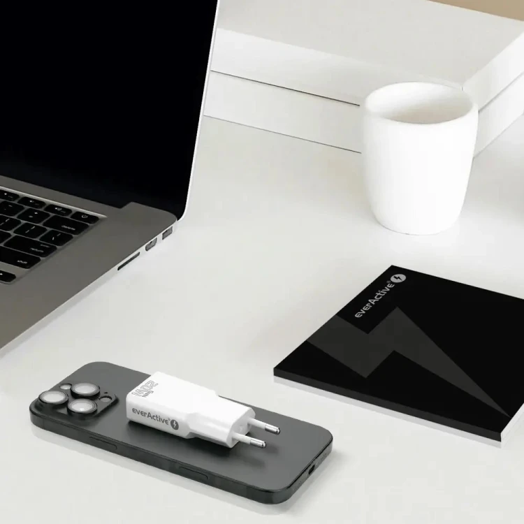 EVERACTIVE ŁADOWARKA SIECIOWA 1 X USB, 1 X USB-C QUICK CHARGE 3.0 20W SUPER SLIM BIAŁA SC-340Q