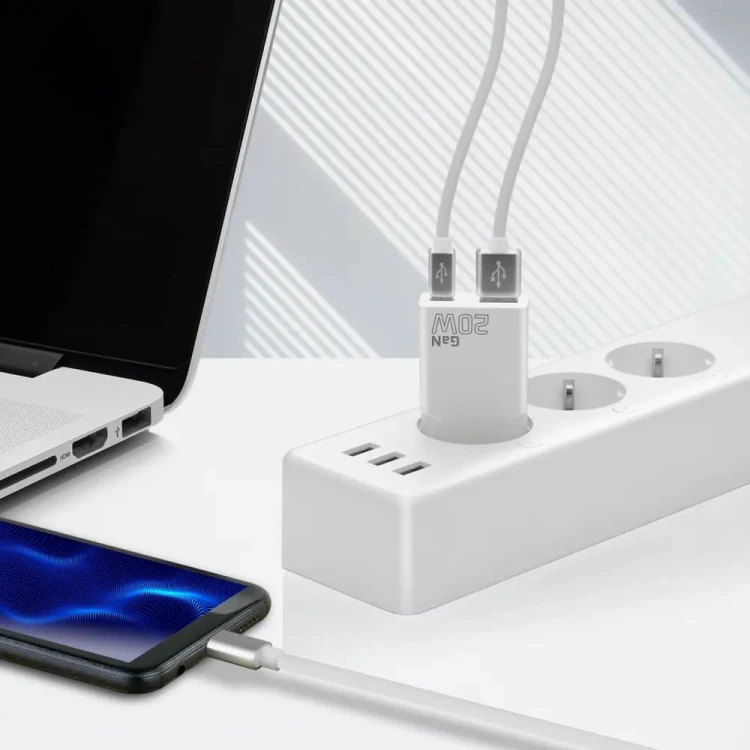 EVERACTIVE ŁADOWARKA SIECIOWA 1 X USB, 1 X USB-C QUICK CHARGE 3.0 20W SUPER SLIM BIAŁA SC-340Q