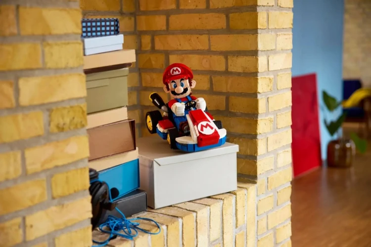 LEGO Super Mario 72037 - Mario Kart: Mario i Standard Kart