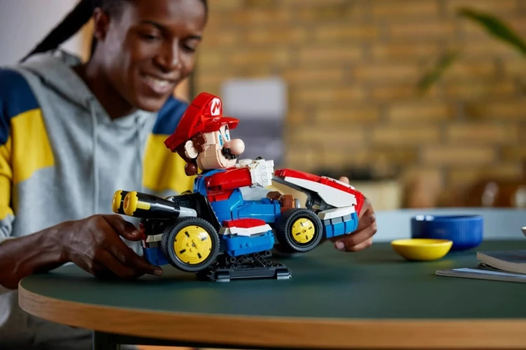 LEGO Super Mario 72037 - Mario Kart: Mario i Standard Kart