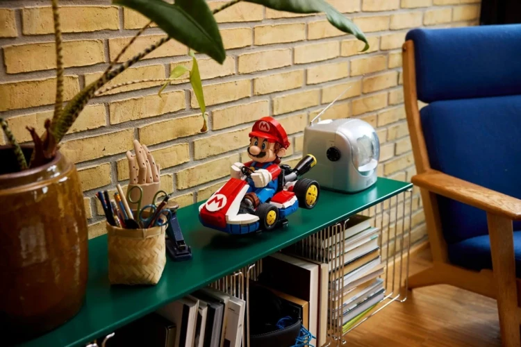 LEGO Super Mario 72037 - Mario Kart: Mario i Standard Kart