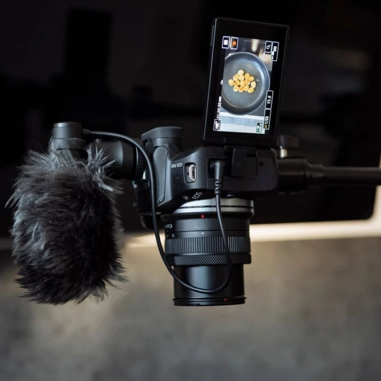 Aparat Canon EOS R50 + RF-S 18-45mm CREATOR KIT z 24.2 MP
