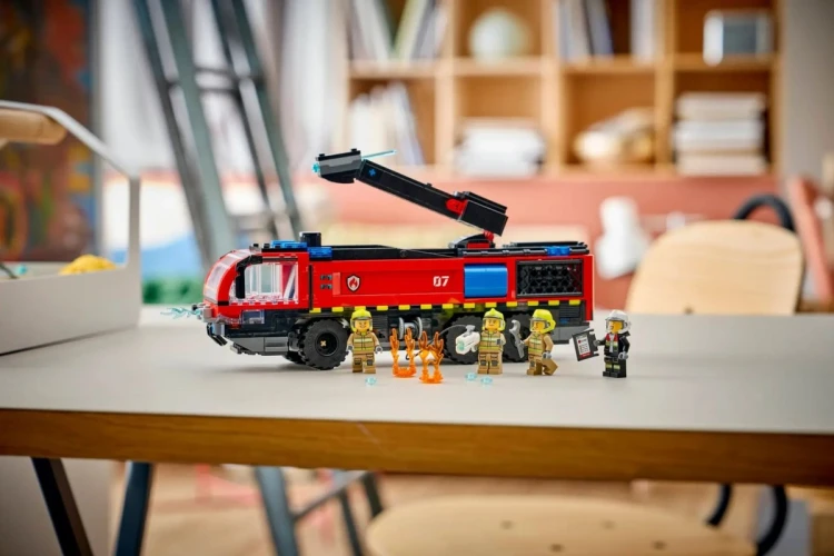 LEGO CITY 60499 Lotniskowy wóz strażacki